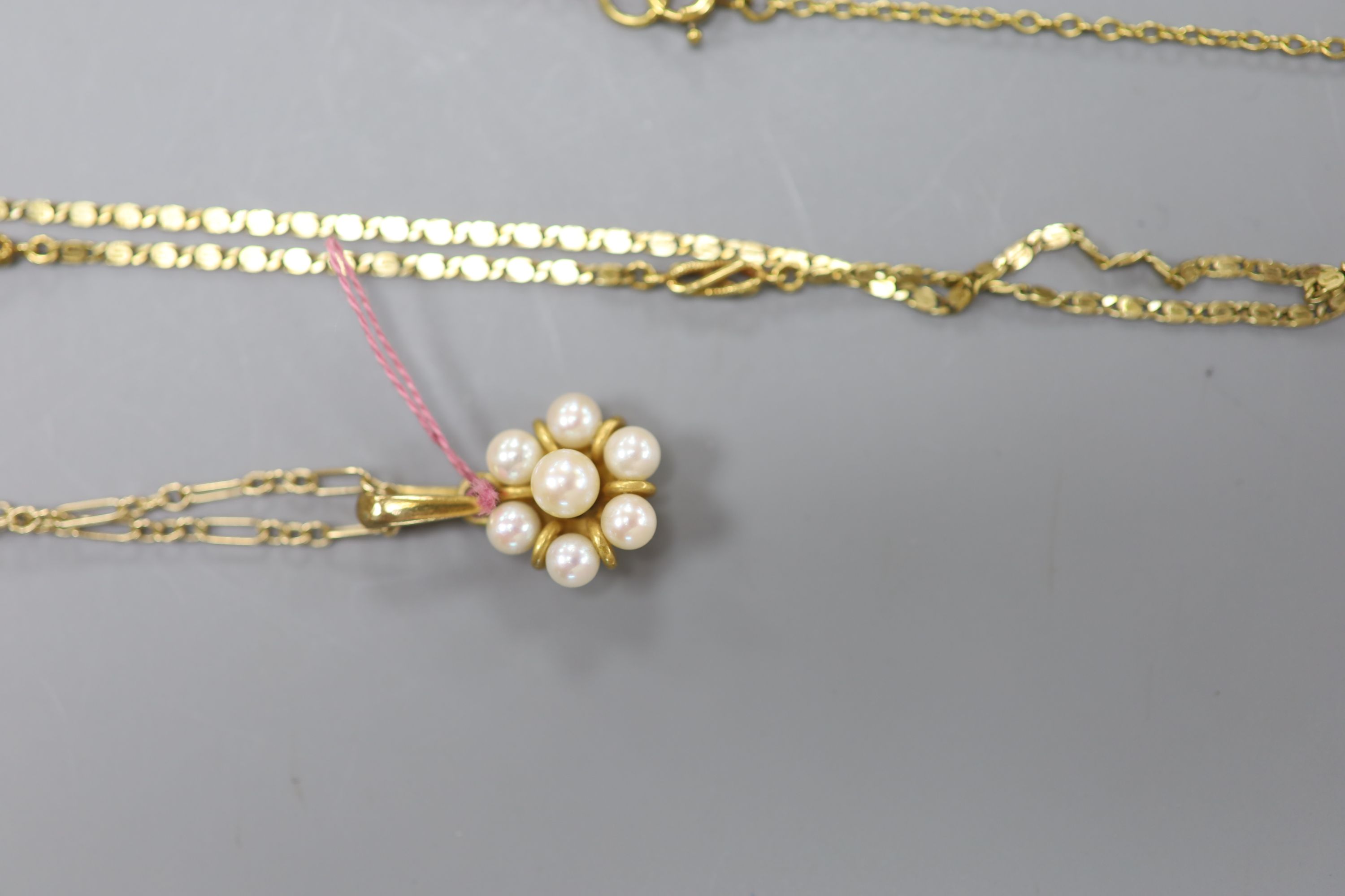 Two modern 9ct gold necklaces, 78cm and 34cm, one other with 9ct and cultured pearl pendant and two other pendants